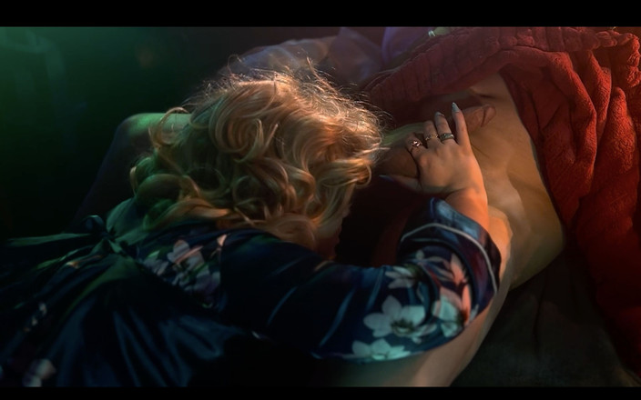 Shawna Panofka: Stiefmoeder Geeft Een Kinky Reetlikbeurt En Trekt Af