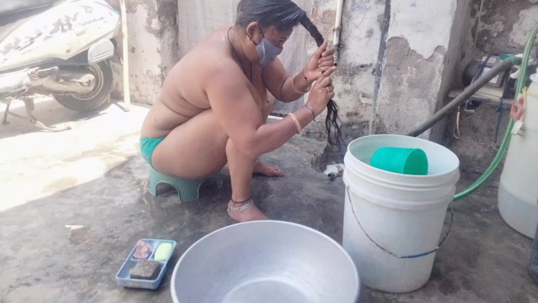 Yourgeeta8899: Indische Bhabhi's hete video tijdens het baden