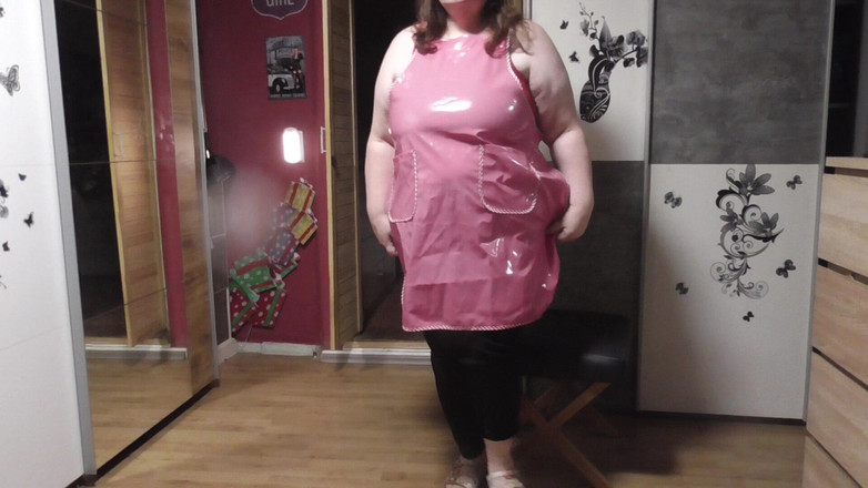 tammara big: ゴム製のエプロンの中でスリッパを平らにします