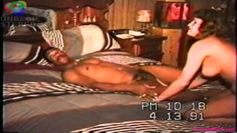 Cuckold MILF: Rogacz MILF i jej maminsynek mąż z BBC Bull - Vintage