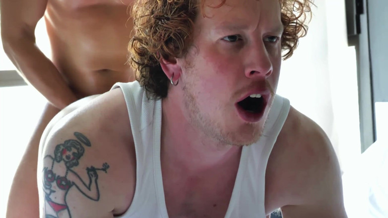 Tom Storm: Axel Two: Christian in ginocchio