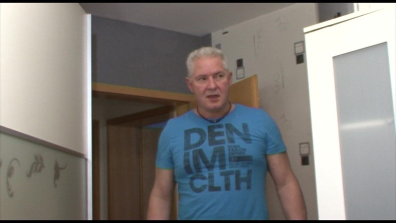 King Of Amateur: Tato zralá německá dívka nejprve masturbuje a pak si vezme...