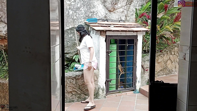 Vayolet: La matrigna con un grosso culo si fa scopare la...