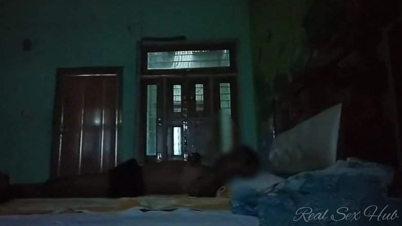 Real sex hub: 印度真正的店女仆在她家与主人出轨
