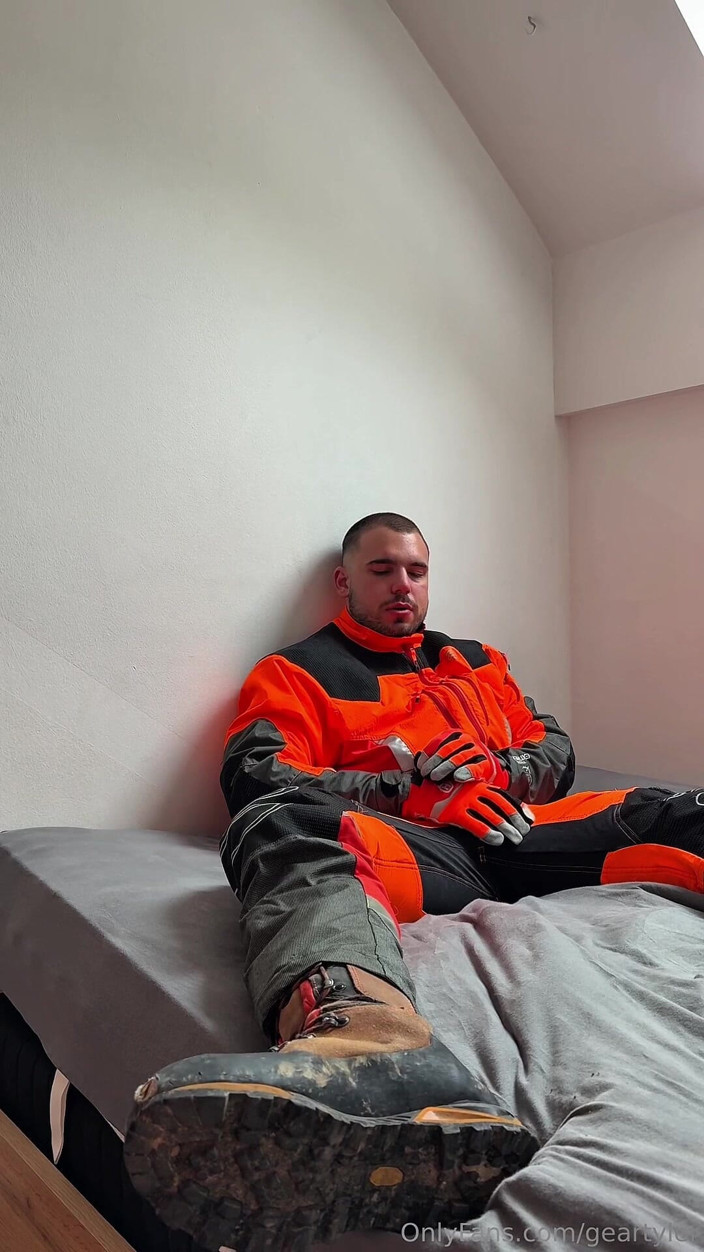 Tyler Blake: Tyler Blake Hivis Workwear, Muscle Flex, Dildo Play, Jerking off...