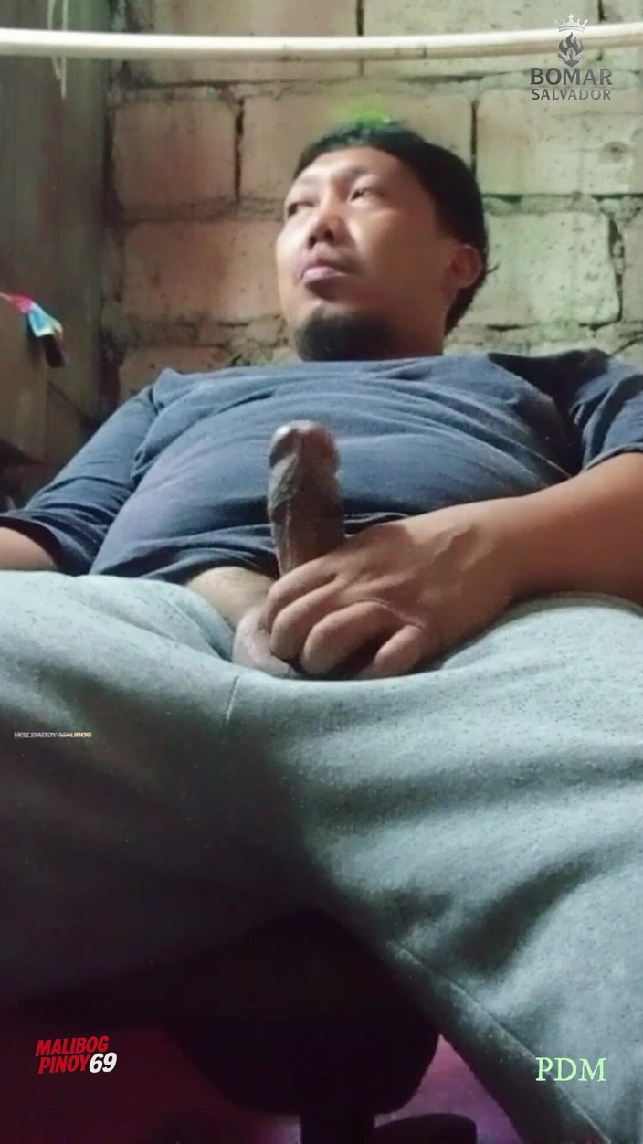 pinoy malibog: Il papà paffuto gioca con il suo grosso cazzo