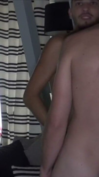 Goditi questo incredibile porno francese Amator senza preservativo con tizi così sexy