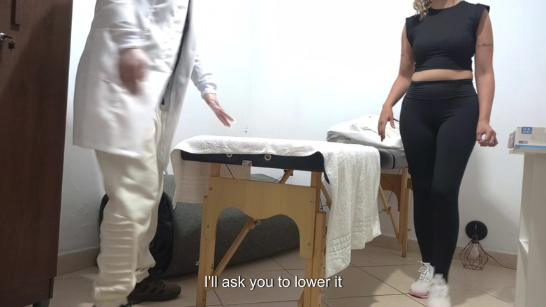 Gabi SweetCouplesStories: Examen anal effectué par un vrai proctologue