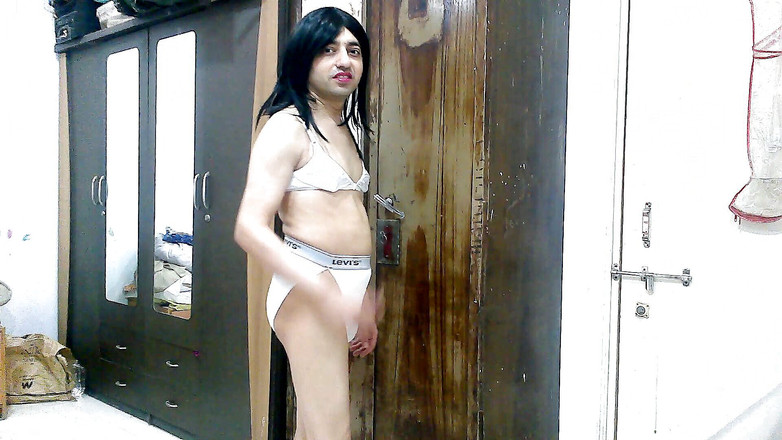 Cute & Nude Crossdresser: Сладкий сисси кроссдрессер фембой Sweet Lollipop в колготках и трусиках с лифчиком.