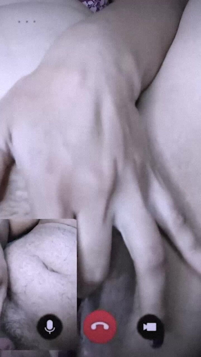 YoursAnanya: Hintli evli kadın kocasıyla görüntülü seks görüşmesi