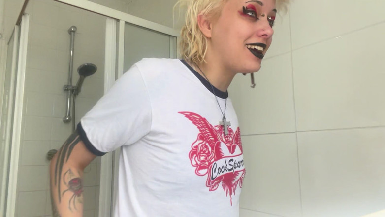 Glitterqueen1999: Brauch) meine zunge für den jungen, der mich mag