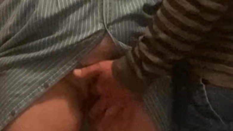 PriyaNaavya: Rundom Slut Babe Gets Fingering From Old Man