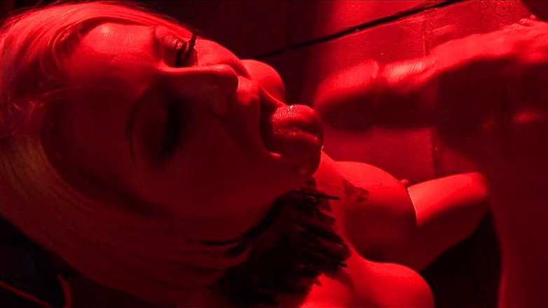 Female Dominators: 目隠しスタッドは、ベルトで囲まれ、激しく犯さ