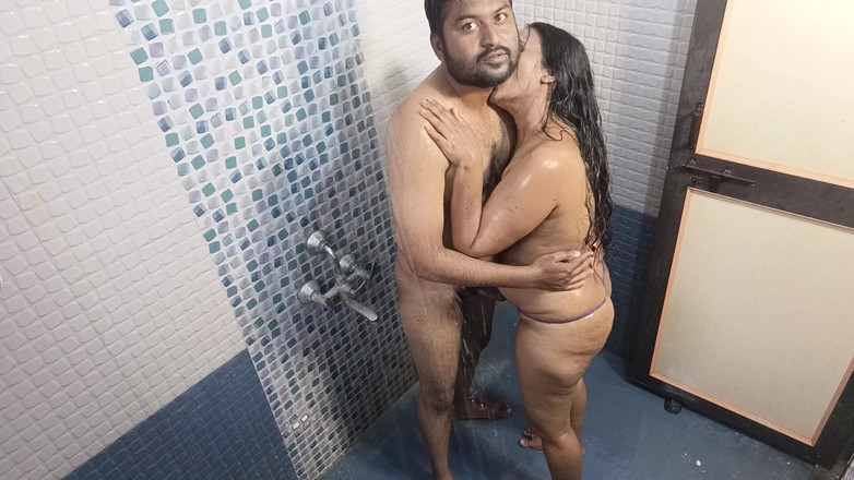 Horny Indian Couple: Ducha romántica casada, pareja india en el baño