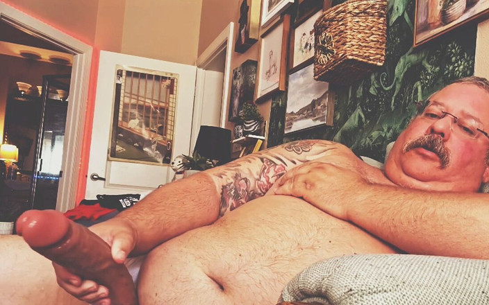 Hand-Free-Daddy-Chub: 벌거벗은 춤추는 황소 공과 6분 길이의 정액 공물