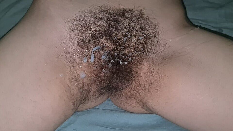 CherryDream: Cowok ini suka banget sama memek berbuluku