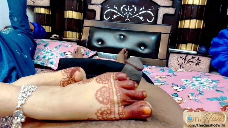 TheaDesiHotwife: Footjob Femdom, Doigt Anal Et Baise