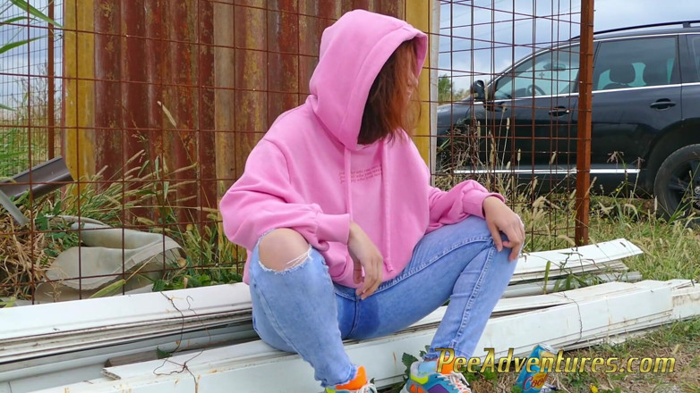Pee Adventures: Girl with a hoodie pee trough her jeans