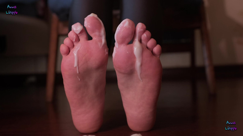 Anna Liisppb: Moje brudne stopy, moje kremowe stopy, jogurt na moich stopach