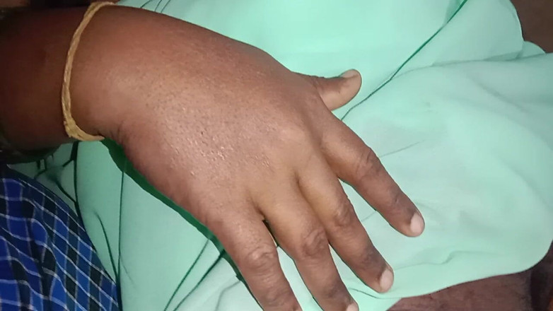 Tamil Anti Uma: . Šel Jsem Do Domu Své Tety a Ona Byla V...