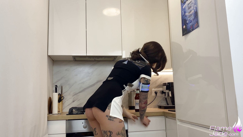 Flame Jade: Android Kara满足主人的所有需求 - 底特律成为人类