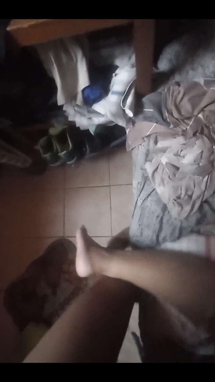 E-Alfa: La belle-fille du propriétaire entre dans ma chambre