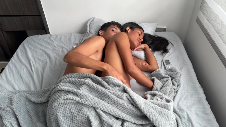 Erickandzoe: 나는 라티나 헤르마스트라와 호텔 방을 같이 쓰고 그녀의 큰 엉덩이를 박고, 그녀의 부자질 위에 사정해.