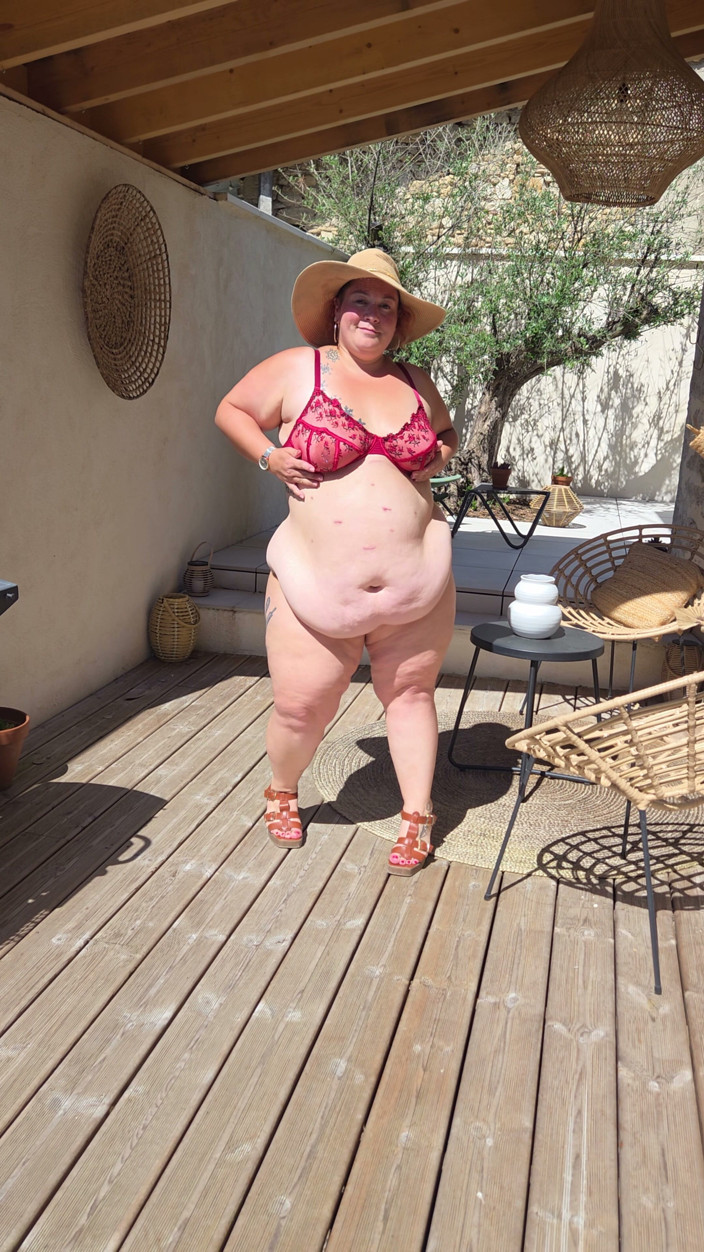 abricot sucree: Me mostro nu do lado de fora, perto da piscina
