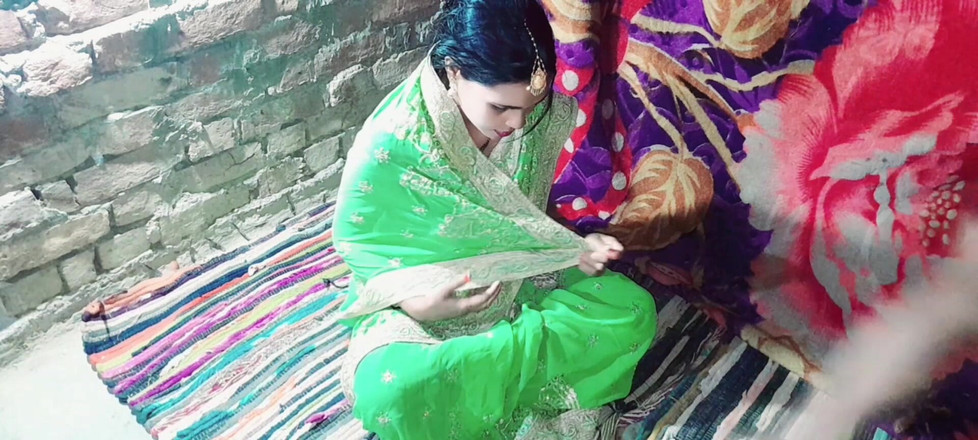 Renudbf: Devar scopa così duro e sborra addosso una vergine indiana...