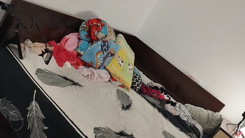 Amateur_MS: 집에서 알몸으로 집안일을 하는 섹시한 갈색 머리