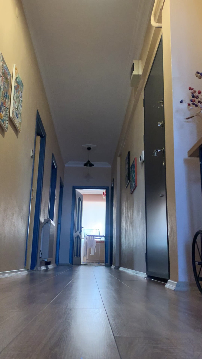 cd_aysemmm: Ich habe dem pizzaboy meinen schwanz gezeigt (kein bh, kein höschen)