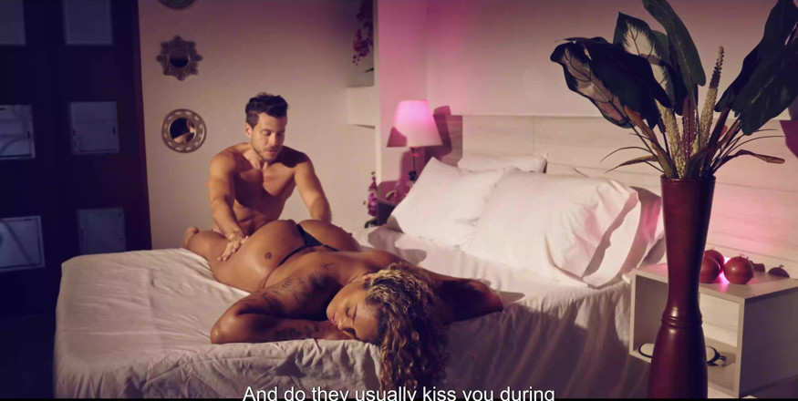 Carla Morelli: Carla morelli bekommt ihre muschi geleckt und wird in doggystyle...