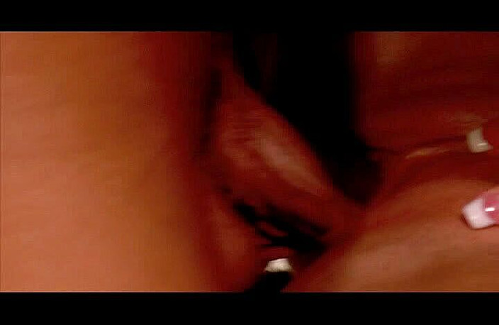 Perfect Porno: Peituda esposa é fodida duro por seu marido durante a véspera...