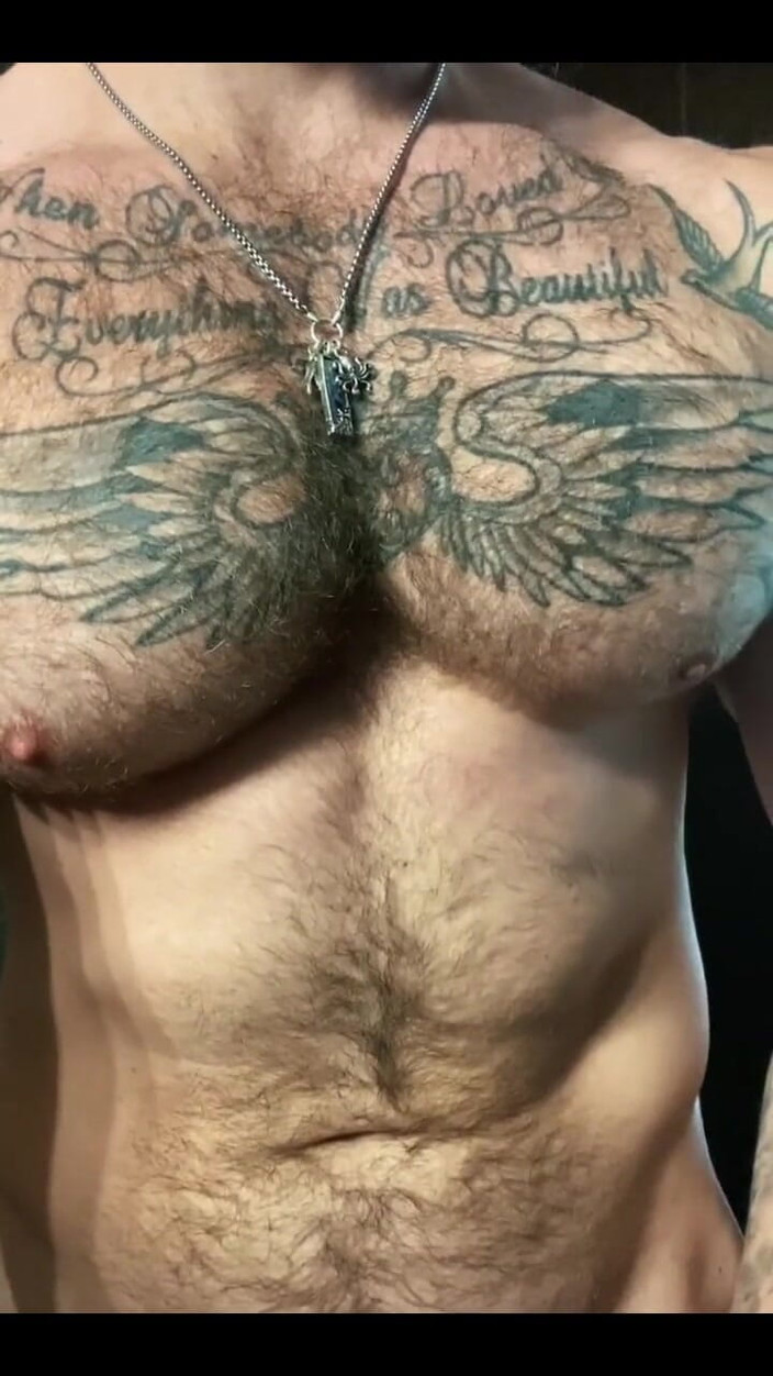 Leo Bayne: Koleś. Przysięgam, że moja sperma naprawdę smakuje jak cukierki