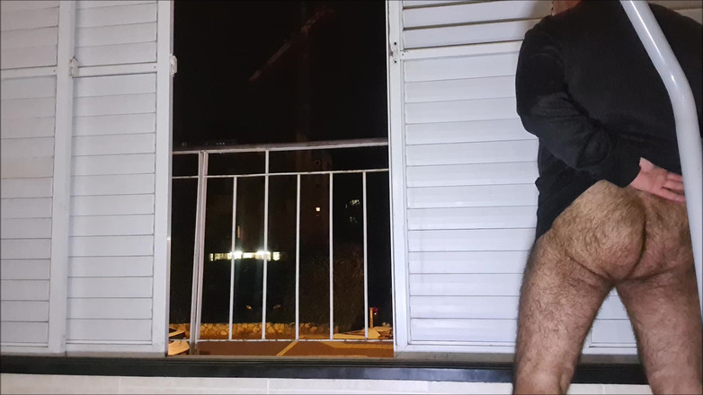 Ilovetobenaked: 无法抗拒冒被抓住的风险...