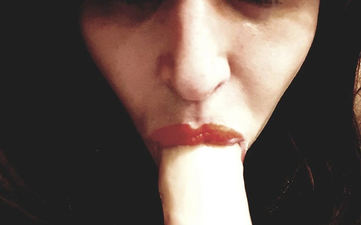 Aleksa Studio: Alexandra吮吸一根巨大的鸡巴