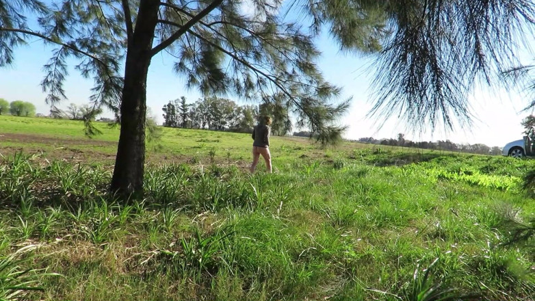 Milfcamsex: Patricia and Her Ass Walks Among the Pines