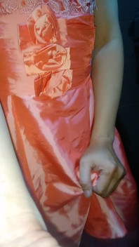 Crossdressing und sperma tragendes mädchen satinparty rosa minikleid