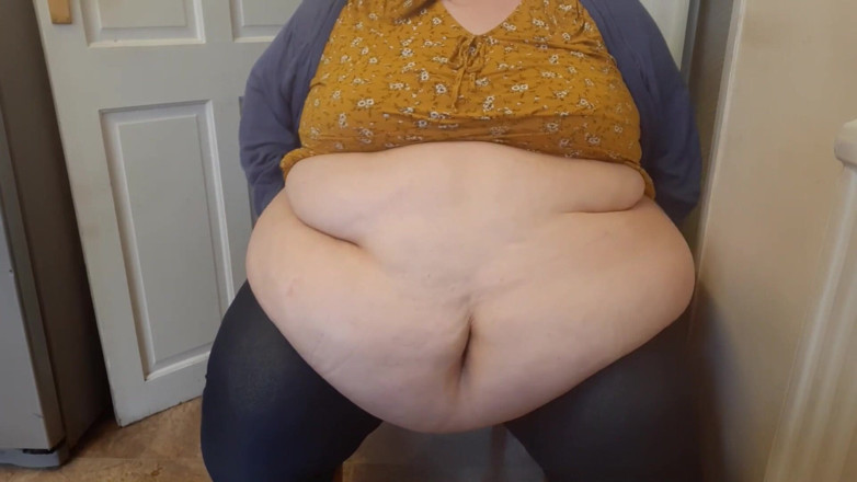 SSBBWLadyBrads: SSBBW belly play &amp; jiggles