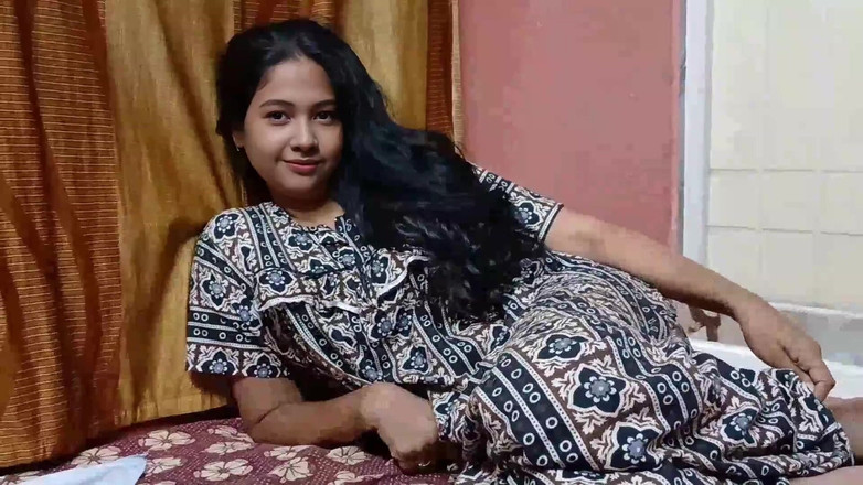 Apple Porn: 热辣熟女给她的老公戴绿帽并和邻居做爱