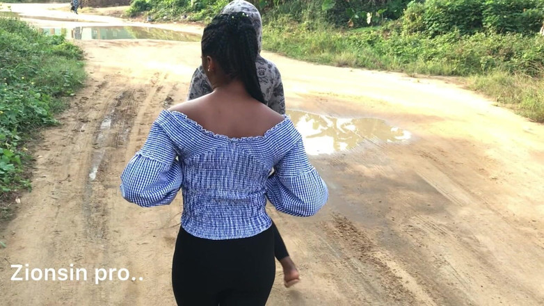 Zion: アフリカのレズビアン愛好家の屋外プレイ