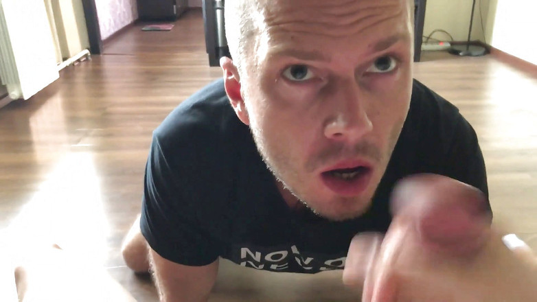 Ridley Dovarez | Gaysight: Una bella gay russa si succhia un grosso cazzo succoso...