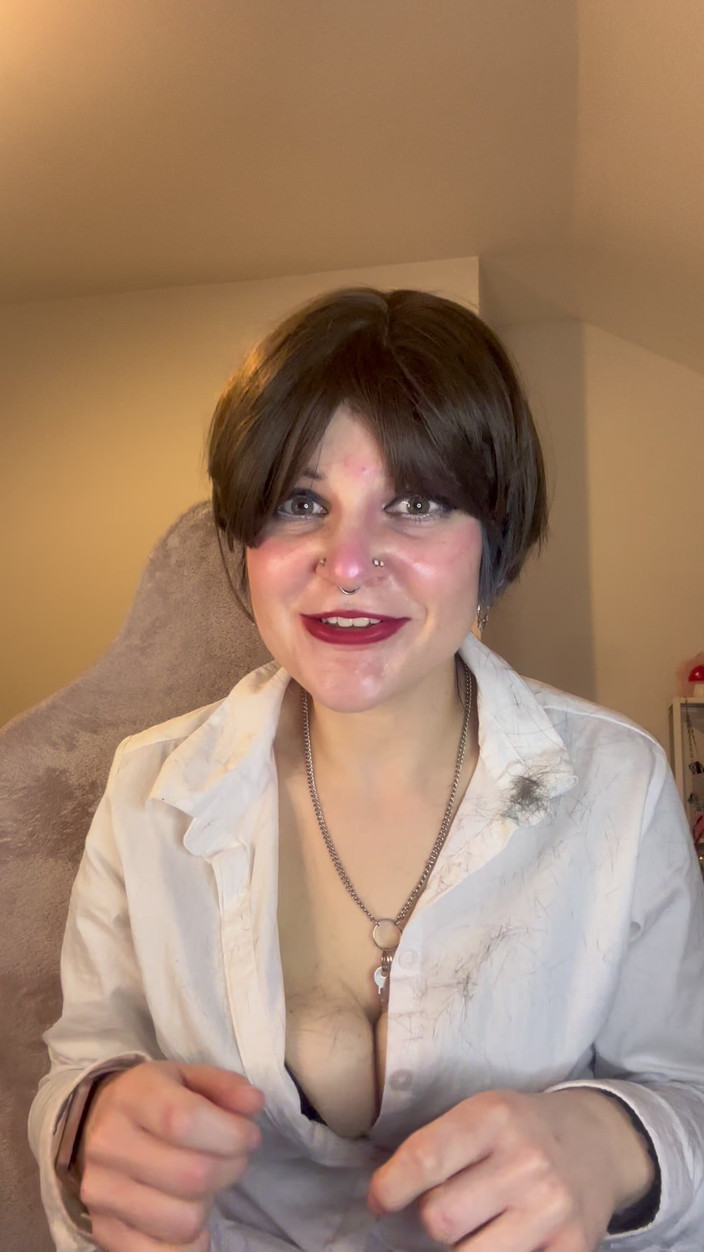 Bigtiddygoth: 理发灾难：从甜美的锁到不平衡的鲍勃