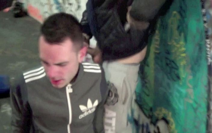 Crunch Boy: Disetubuhi oleh 2 scally boys di kereta bawah tanah Paris