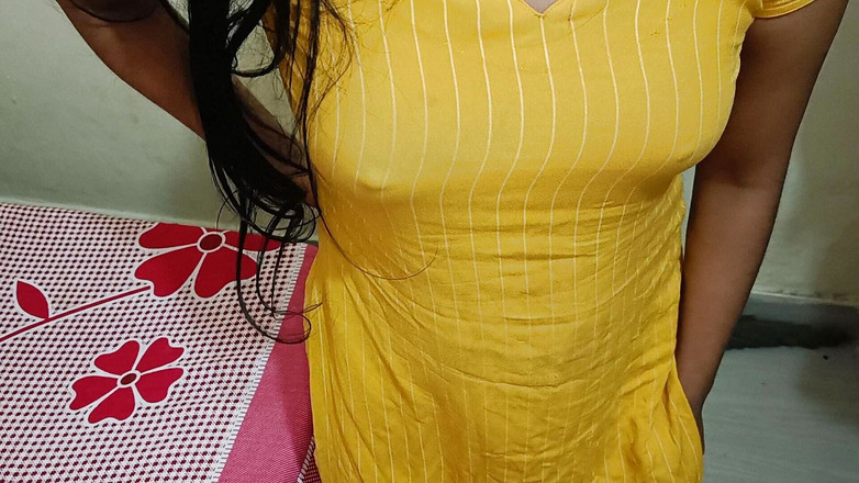 YOURAMRITA04: Indická sexy desi služka kundička šuká s majitelem pokoje