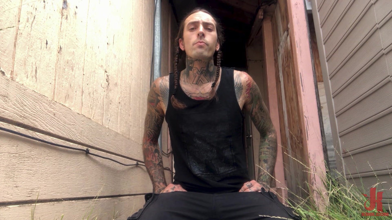 Kinky Bites Gay: Causa un Ruckus!