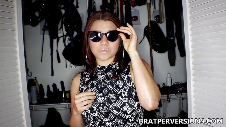 Brat Perversions: 胸部挑逗：现金游戏