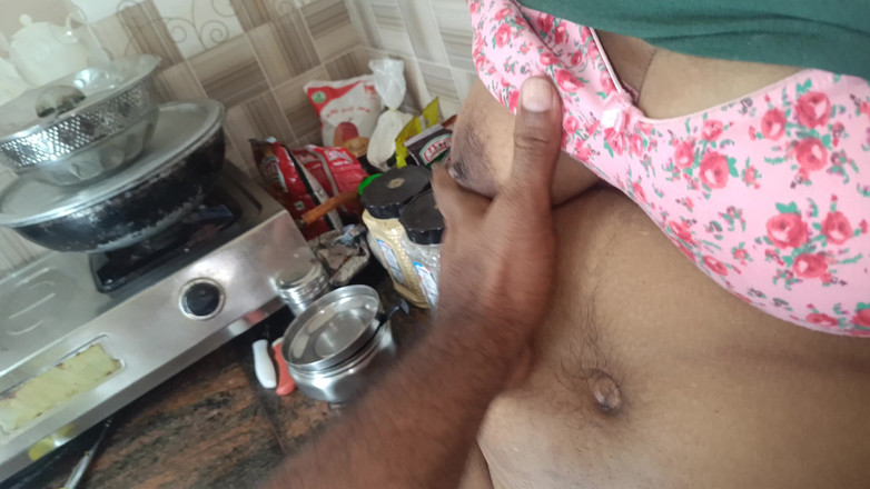 Laxi ammu: チェンナイ・ハウスワイフ