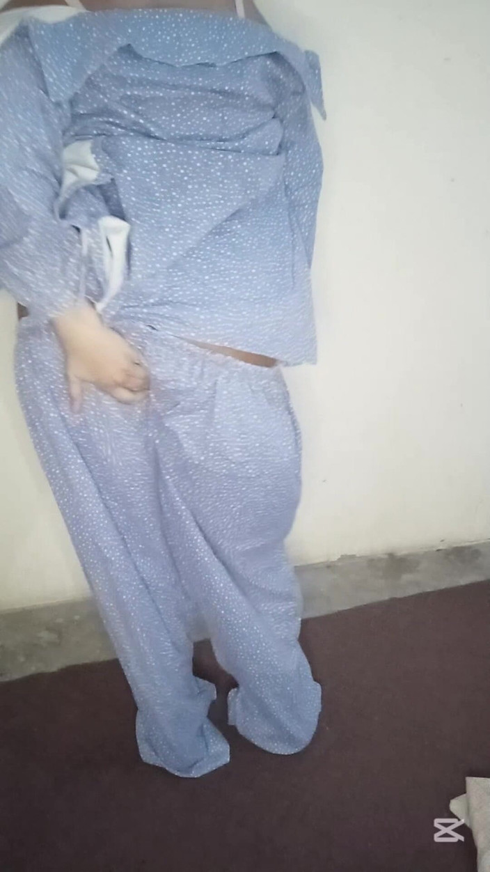 Faryal: कौन मुझसे प्यार करेगा, टिप्पणी करें