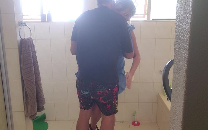 Sparowdox: Dedos follando a mi mejor esposa de amigos en la...